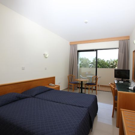 Veronica Hotel Paphos Exterior photo