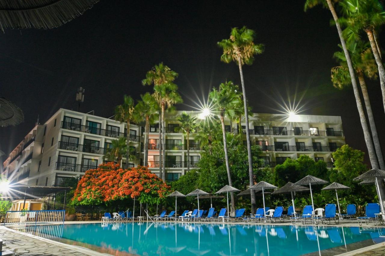 Veronica Hotel Paphos Exterior photo