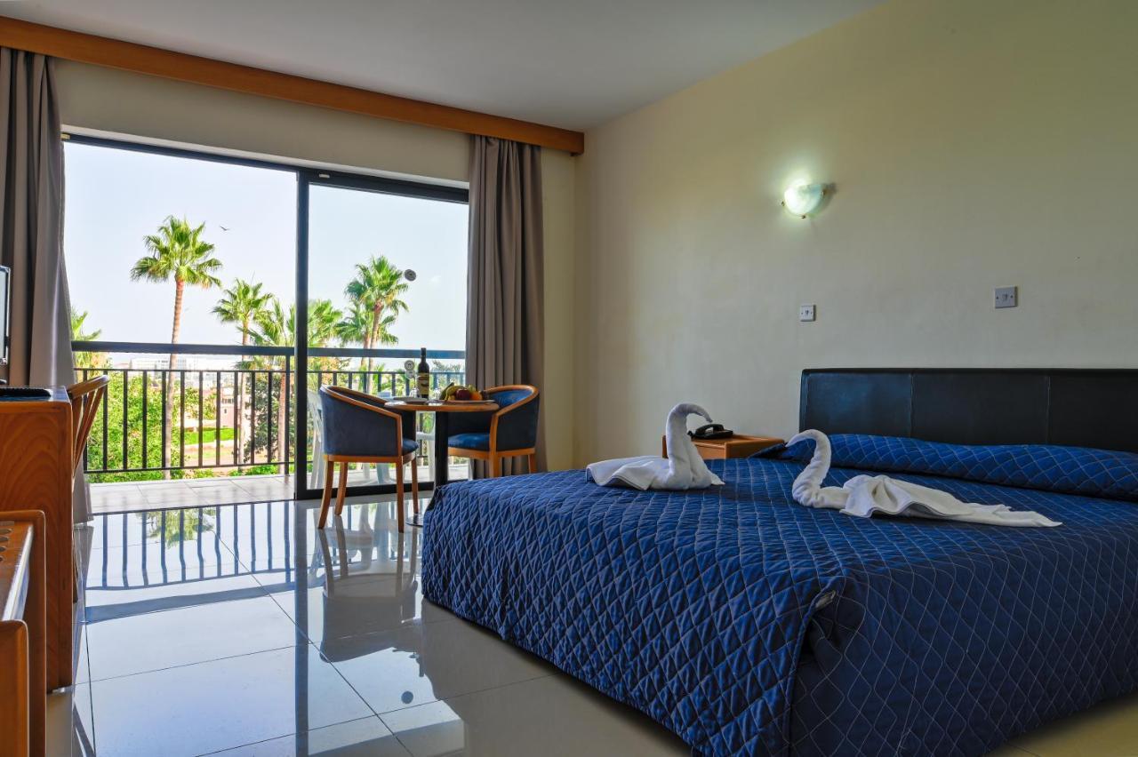 Veronica Hotel Paphos Exterior photo