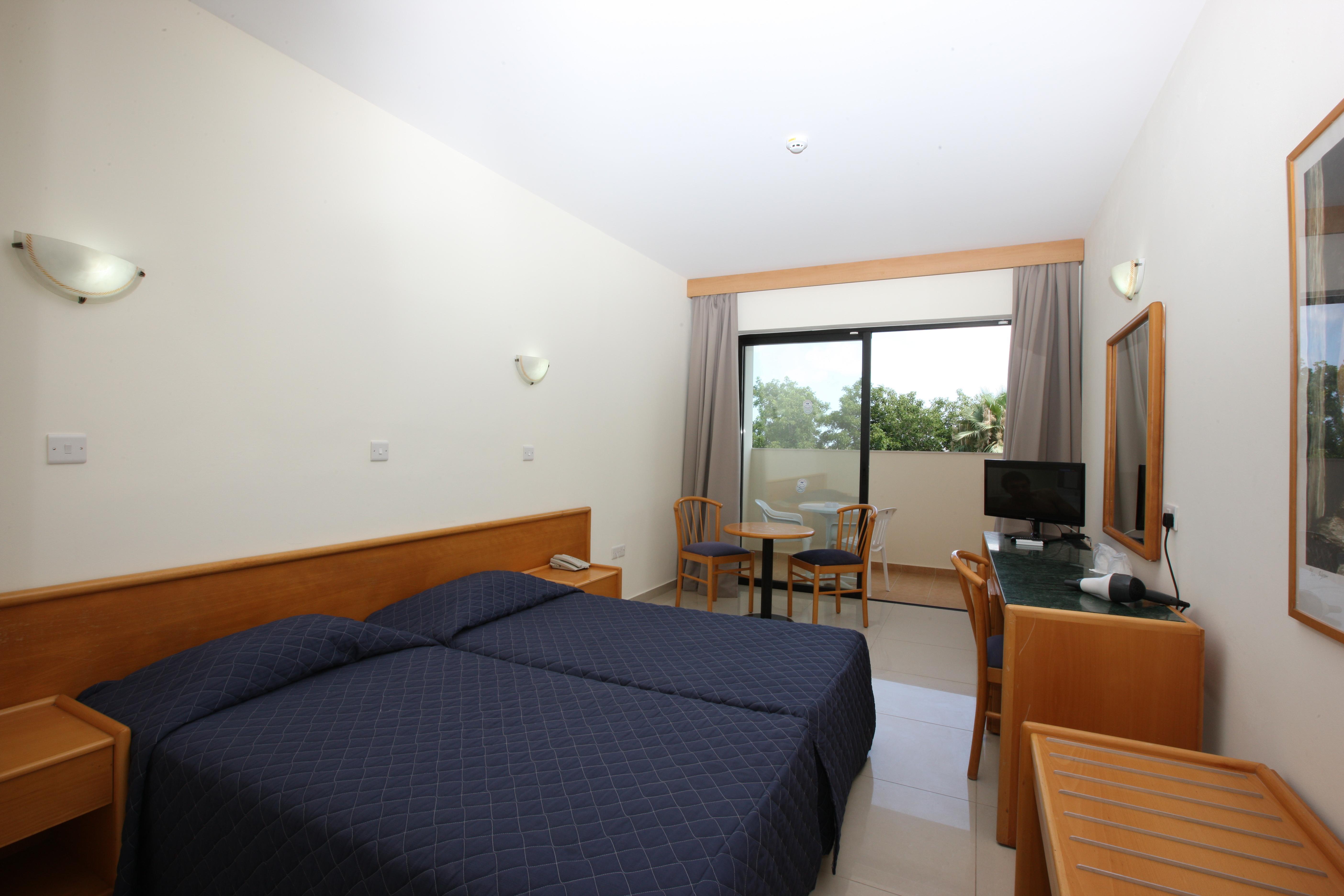 Veronica Hotel Paphos Exterior photo