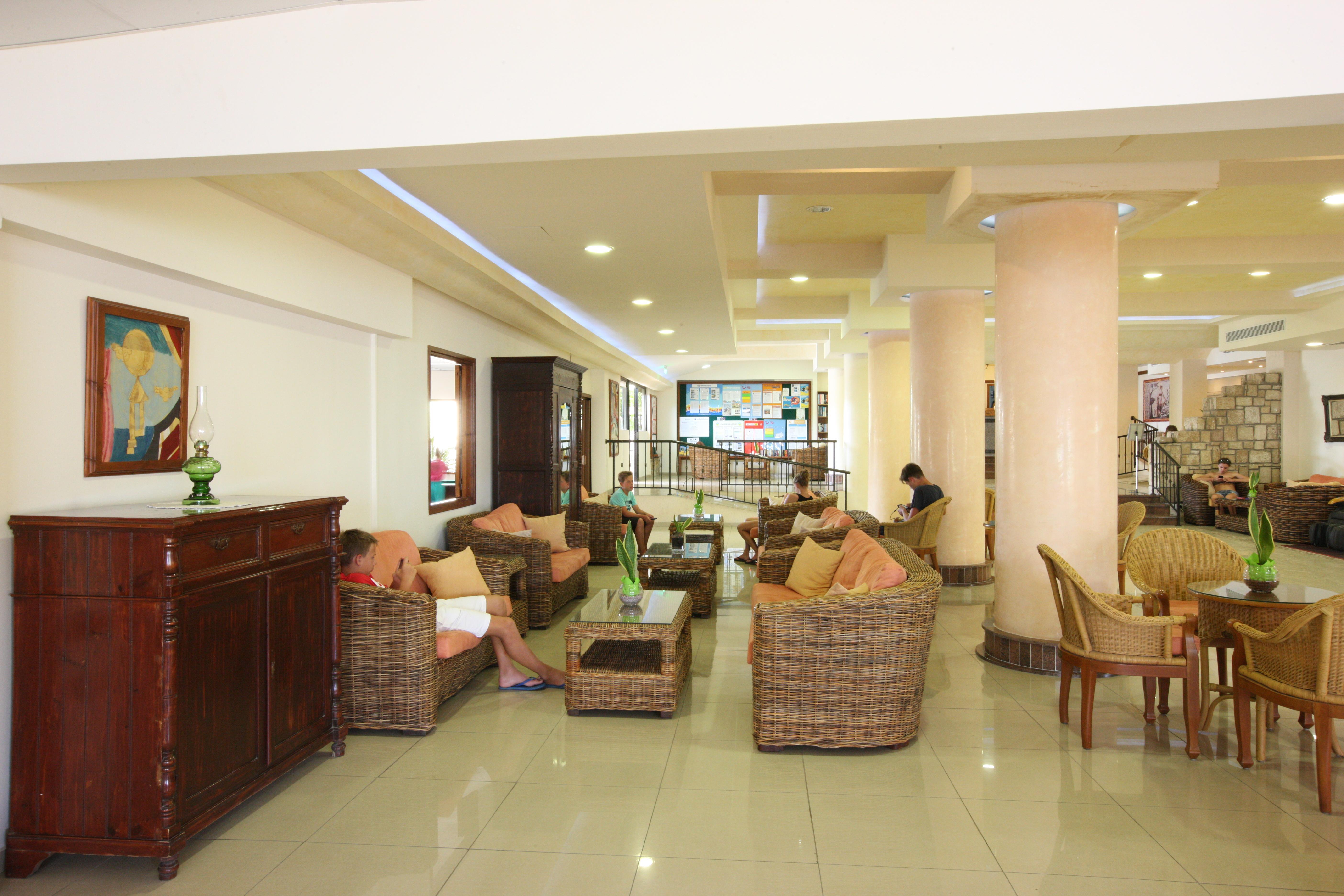 Veronica Hotel Paphos Exterior photo