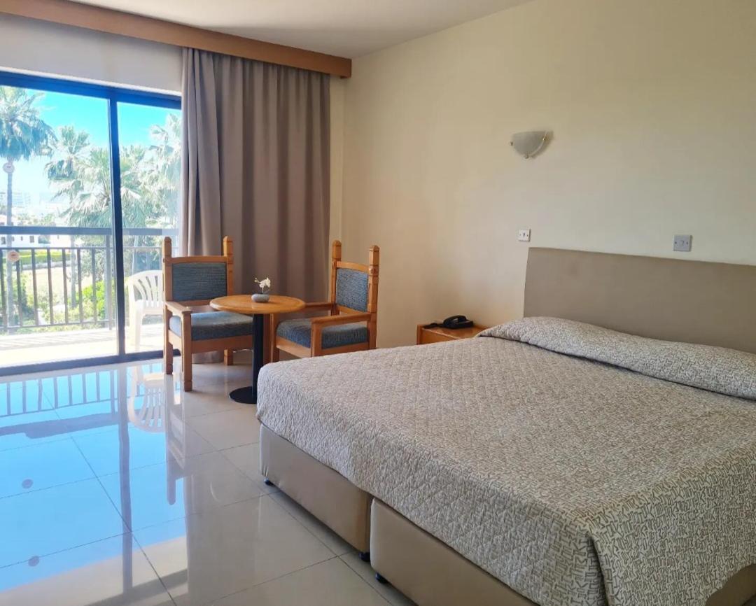 Veronica Hotel Paphos Exterior photo