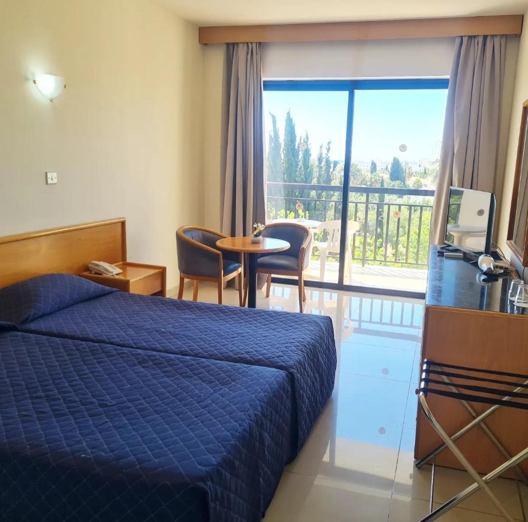 Veronica Hotel Paphos Exterior photo