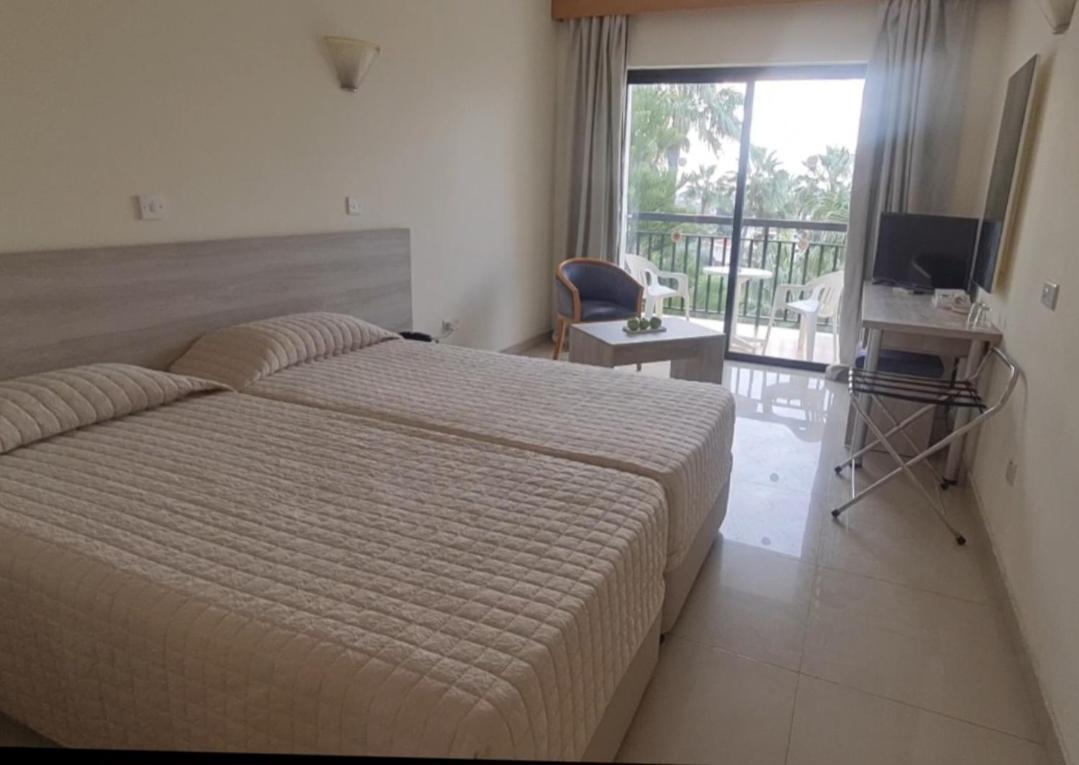 Veronica Hotel Paphos Exterior photo