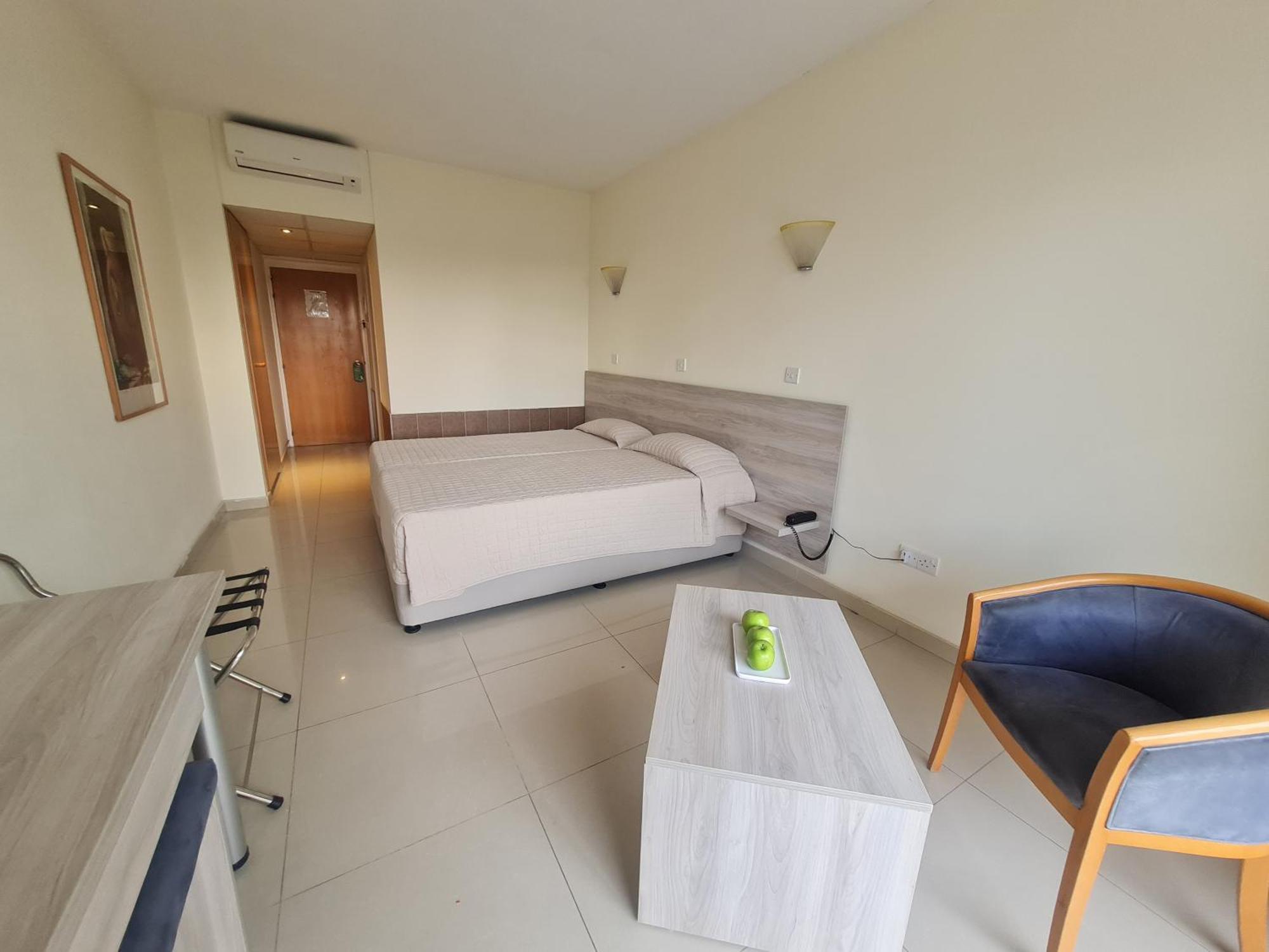 Veronica Hotel Paphos Exterior photo